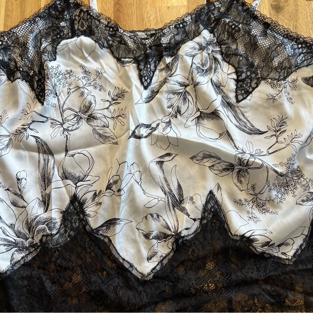 White House Black Market Floral Lace Cami Top Size Large - Picture 2 of 5